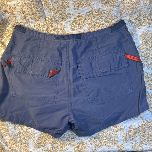 Abercrombie & Fitch Women's Navy Cargo Shorts - Picture 5 of 7
